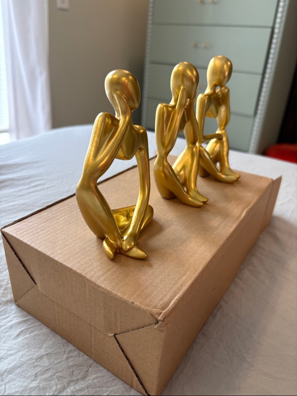 Set of 3 Decorative Gold Figurines - Picture 3 of 3